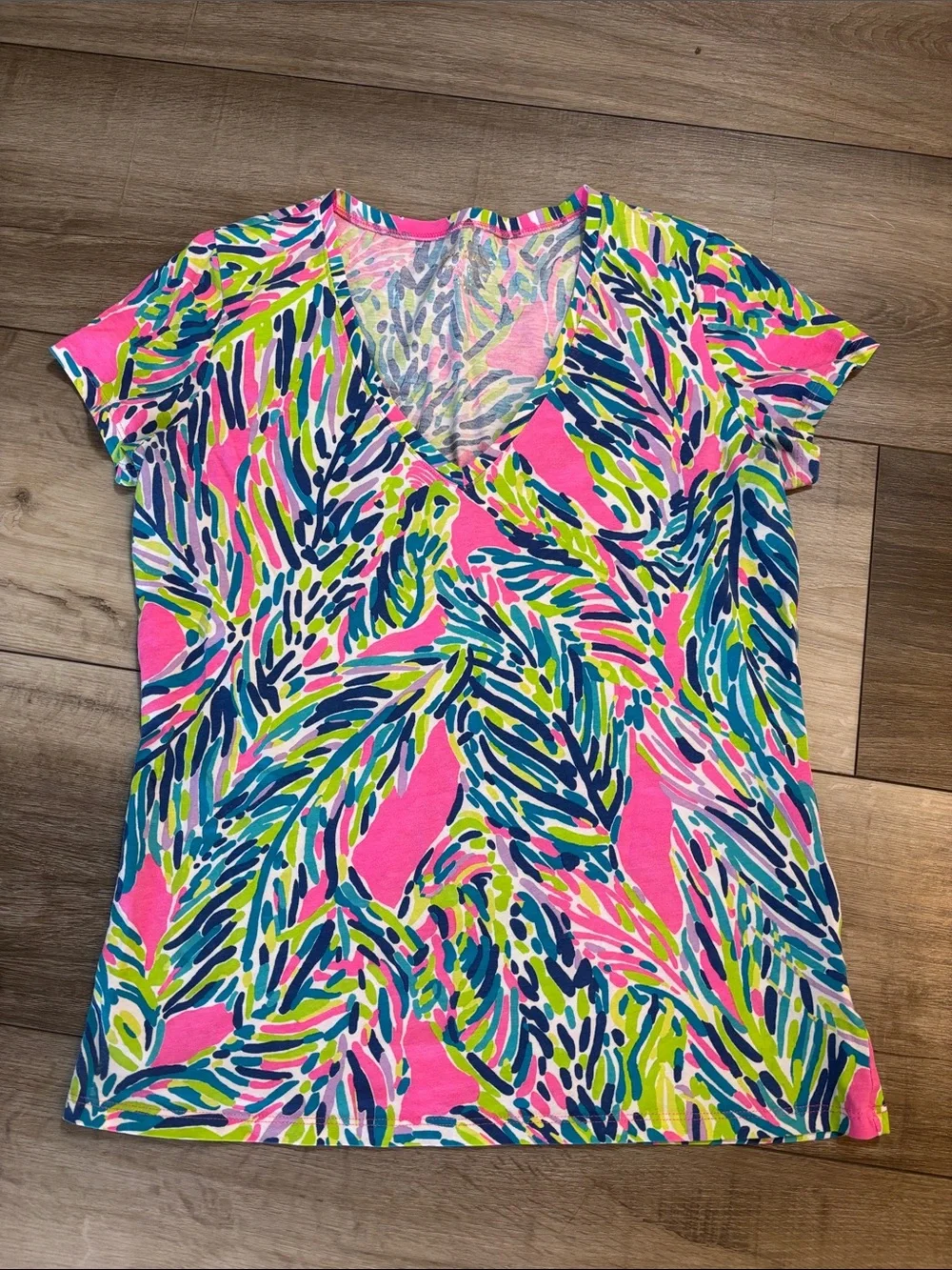 Lilly Pulitzer Michele V-Neck Top In "Palm Reader" Print - Picture 2 of 11